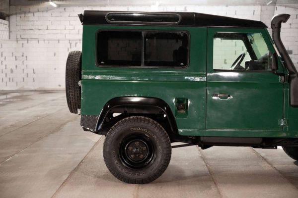 Land Rover Defender 90 1997 48152