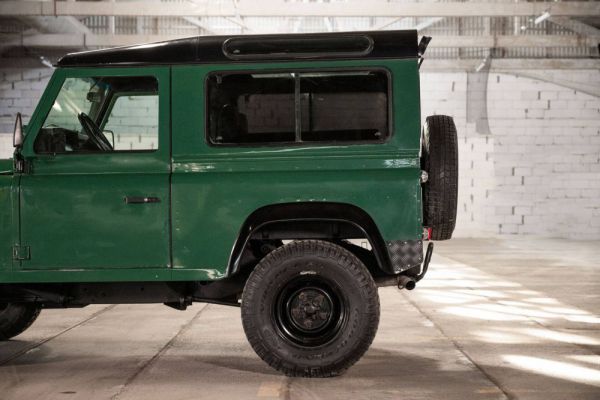 Land Rover Defender 90 1997 48156