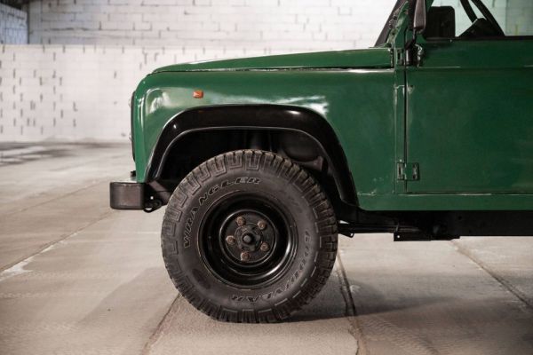 Land Rover Defender 90 1997 48157