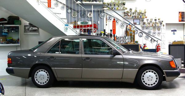 Mercedes-Benz 300 E 1988 39249