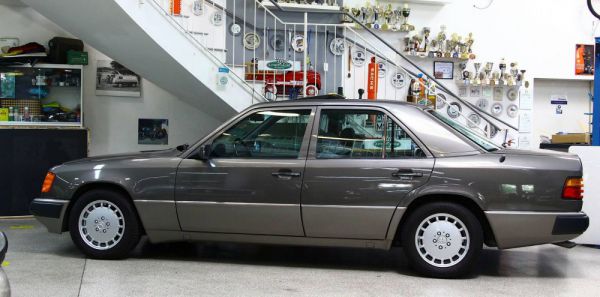 Mercedes-Benz 300 E 1988 39250