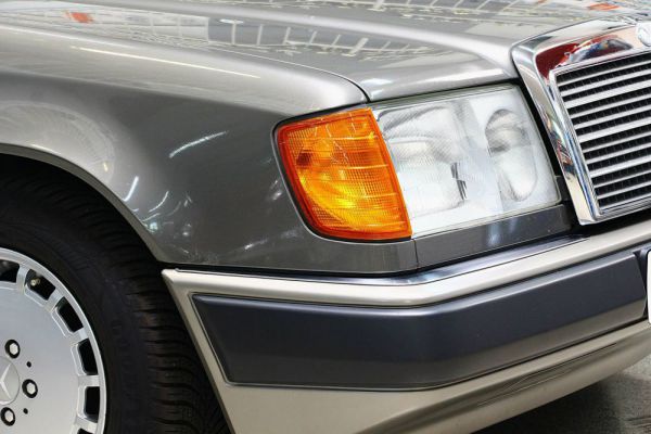 Mercedes-Benz 300 E 1988 39252