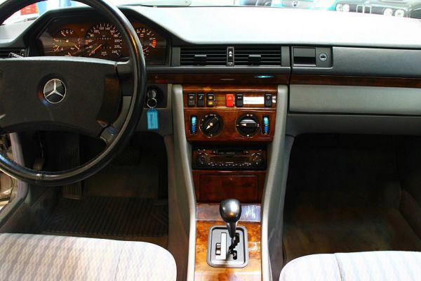 Mercedes-Benz 300 E 1988 39259