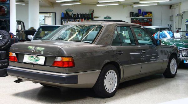 Mercedes-Benz 300 E 1988 39261