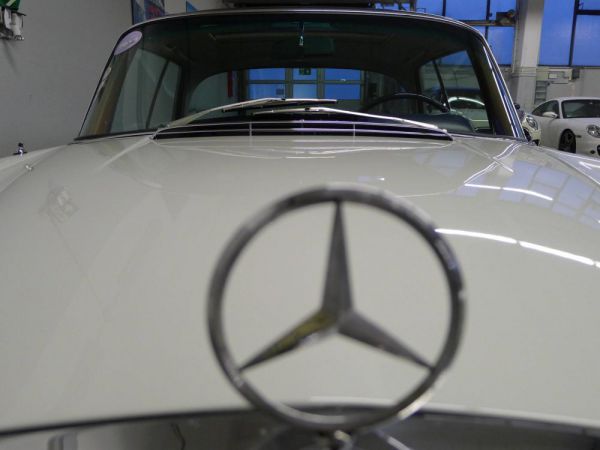 Mercedes-Benz 280 SE 1969 35703