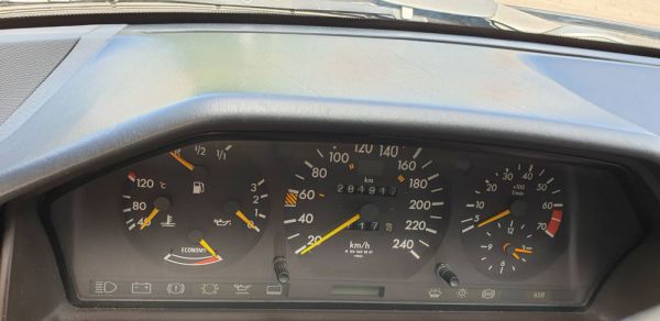 Mercedes-Benz 300 CE 1989 105543