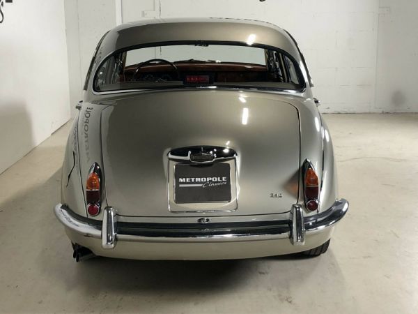 Jaguar 240 1967 34568