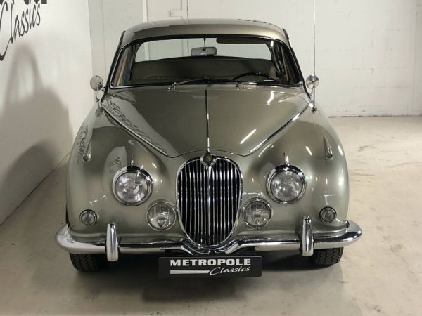 Jaguar 240 1967 34572