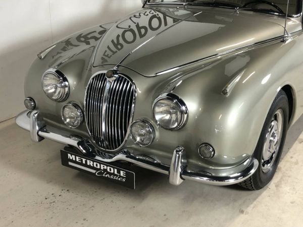 Jaguar 240 1967 34573