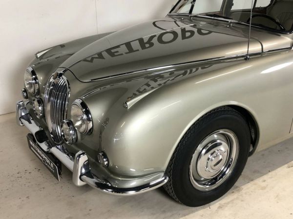 Jaguar 240 1967 34575