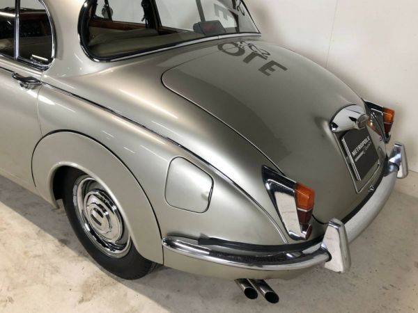 Jaguar 240 1967 34576