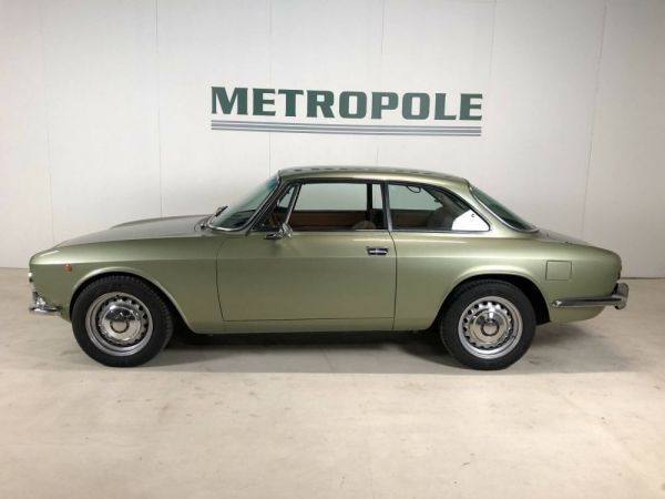 Alfa Romeo Giulia GT 1300 Junior 1971 103024