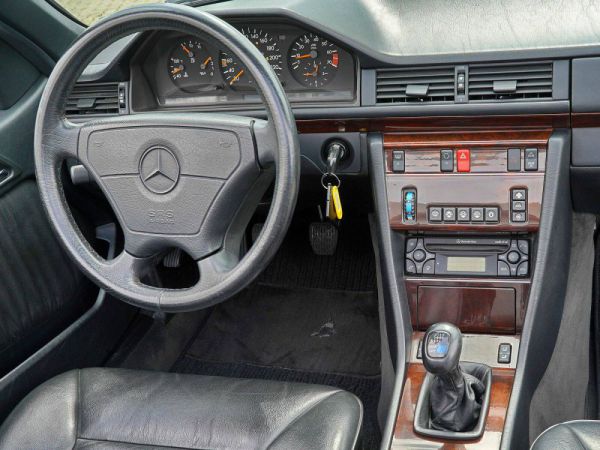 Mercedes-Benz E 220 1996 40616