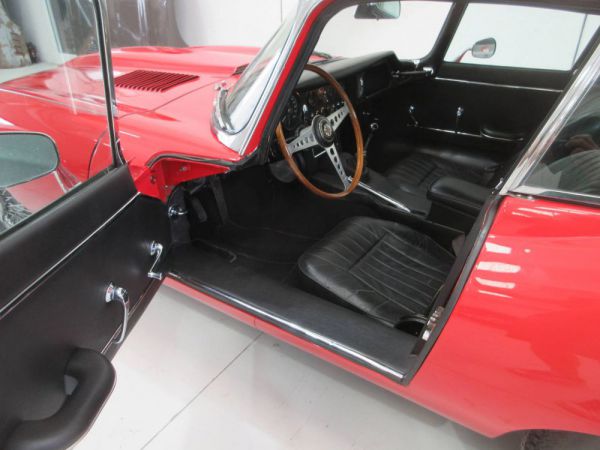 Jaguar E-Type 4.2 1966 29303