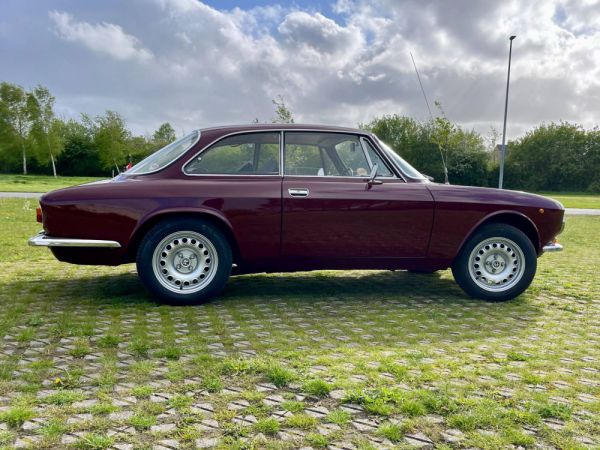 Alfa Romeo Giulia 1600 GT Junior 1974 59582