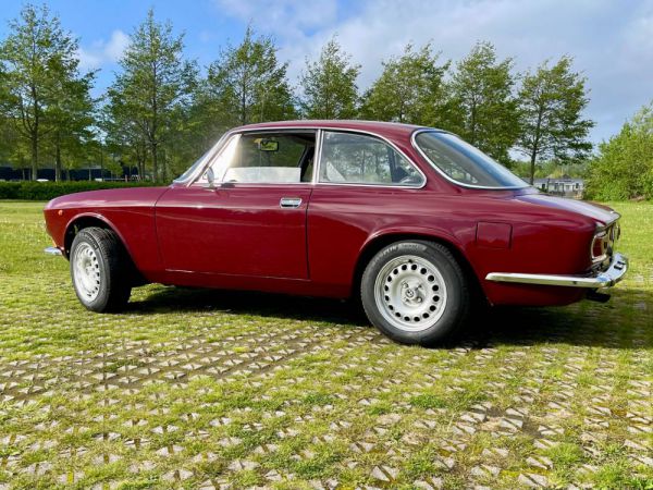 Alfa Romeo Giulia 1600 GT Junior 1974 59585