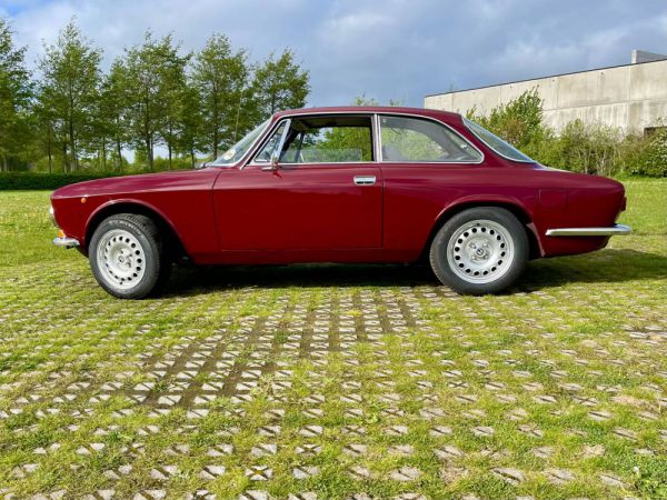 Alfa Romeo Giulia 1600 GT Junior 1974 59586