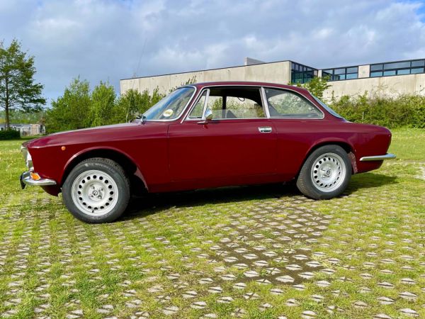 Alfa Romeo Giulia 1600 GT Junior 1974 59587