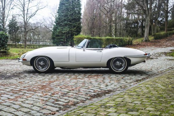 Jaguar E-Type 4.2 1966 26201