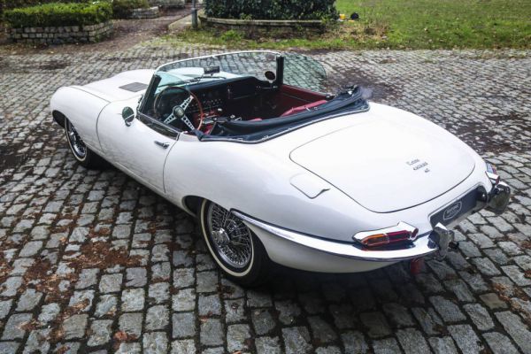 Jaguar E-Type 4.2 1966 26202