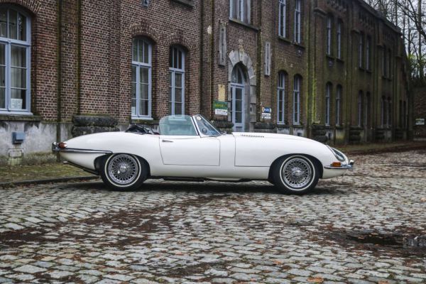 Jaguar E-Type 4.2 1966 26205