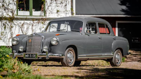 Mercedes-Benz 220 S 1956