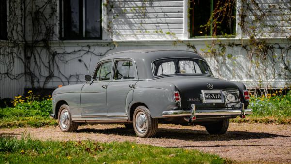 Mercedes-Benz 220 S 1956 25394