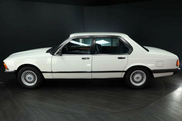 BMW 735i 1985 24113