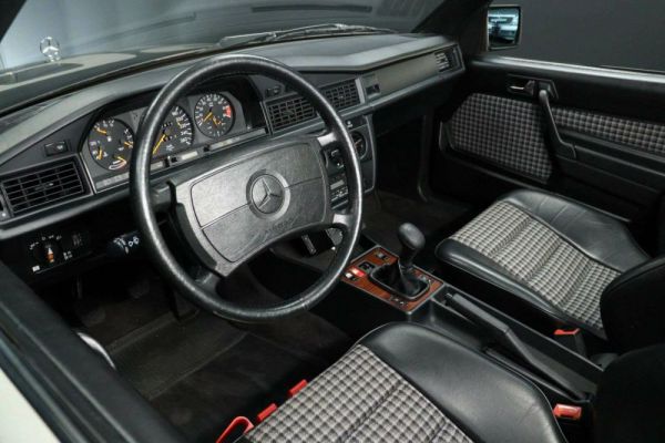 Mercedes-Benz 190 E 2.3-16 1984 24338