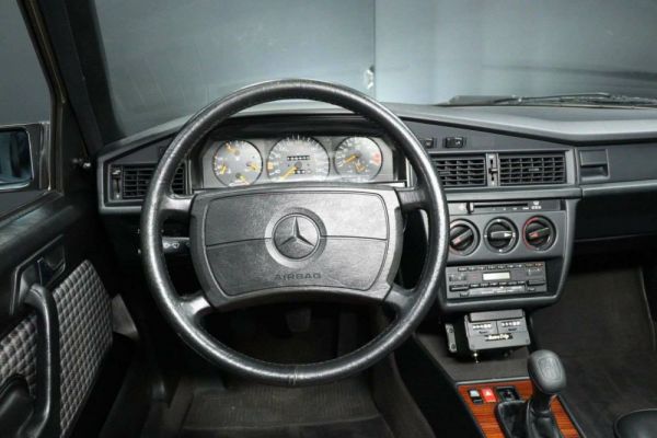 Mercedes-Benz 190 E 2.3-16 1984 24339