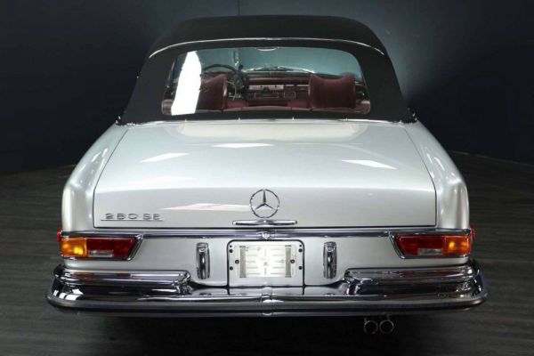 Mercedes-Benz 280 SE 1970 24402