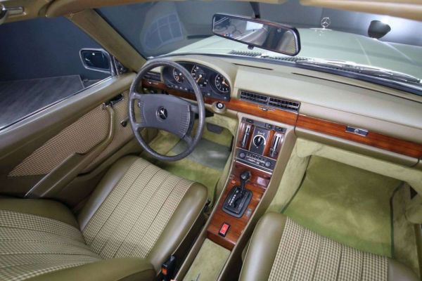 Mercedes-Benz 280 SE 1978 24525