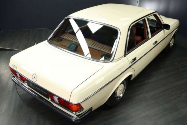 Mercedes-Benz 200 1982 24529