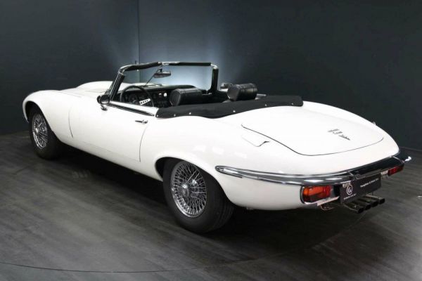 Jaguar E-Type V12 1974 104939