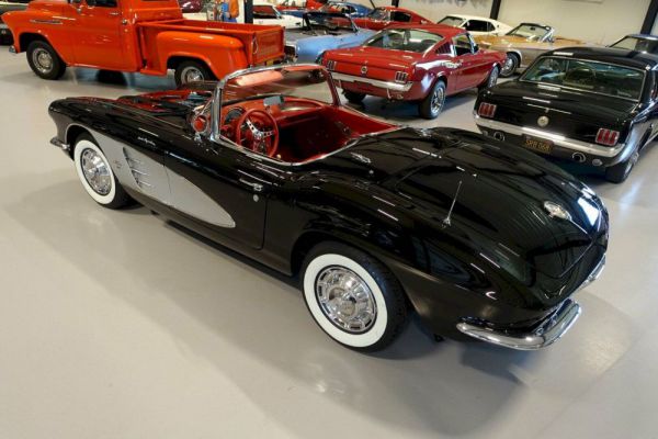 Chevrolet Corvette 1961 23895