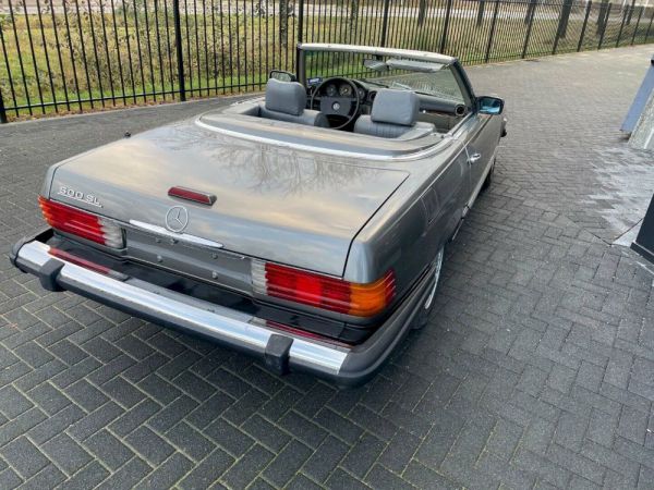 Mercedes-Benz 500 SL 1983 24010