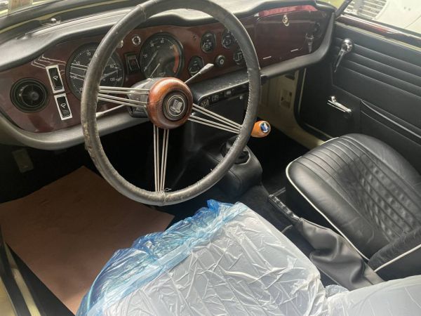 Triumph TR 250 1967 23777