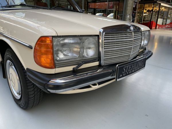 Mercedes-Benz 230 E 1983 23809