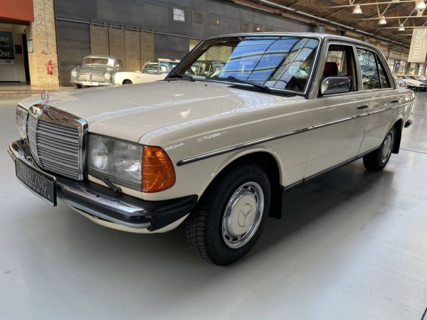 Mercedes-Benz 230 E 1983 23810