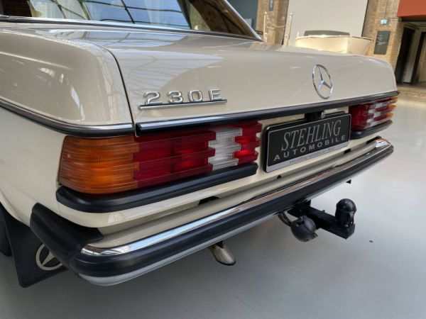 Mercedes-Benz 230 E 1983 23813