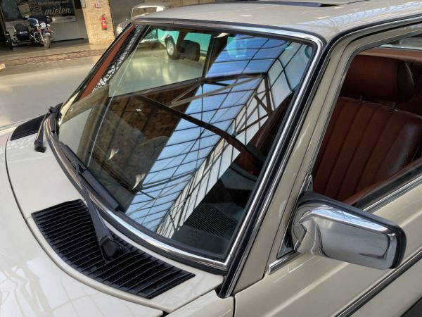 Mercedes-Benz 230 E 1983 23816