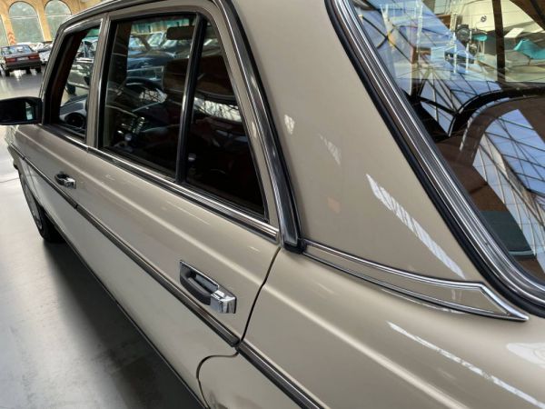 Mercedes-Benz 230 E 1983 23818