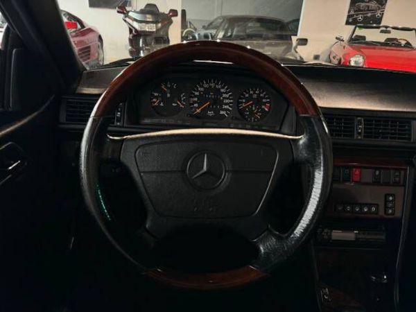 Mercedes-Benz E 320 1995 83081