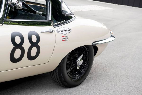 Jaguar E-Type 3.8 1961 15228