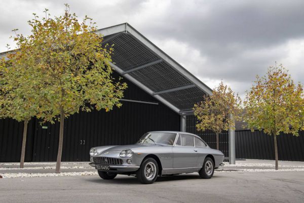 Ferrari 330 GT 2+2 1965 15245