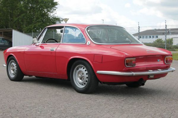 Alfa Romeo Giulia 1600 GT Junior 1976 14603