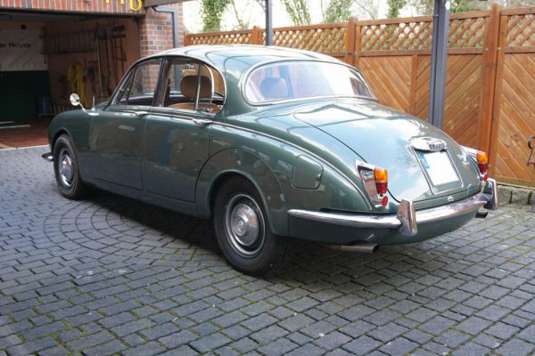 Daimler V8-250 1968 14577