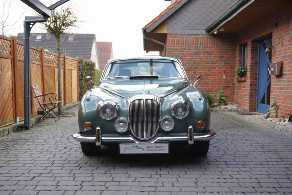 Daimler V8-250 1968 14580