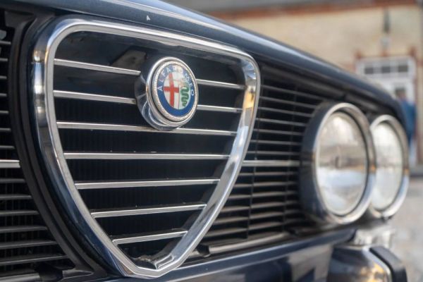 Alfa Romeo 2000 Berlina 1976 11171