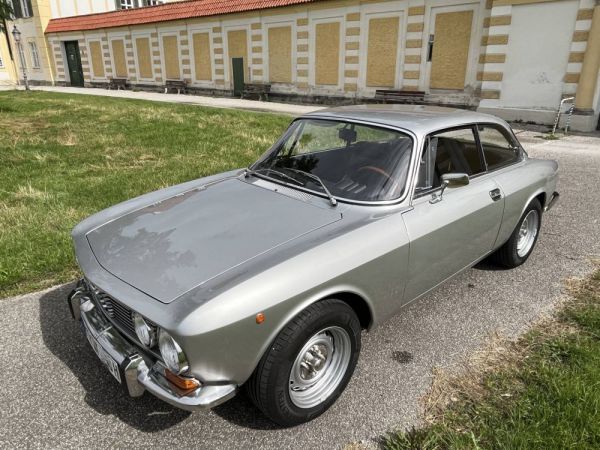 Alfa Romeo 2000 GT Veloce 1975